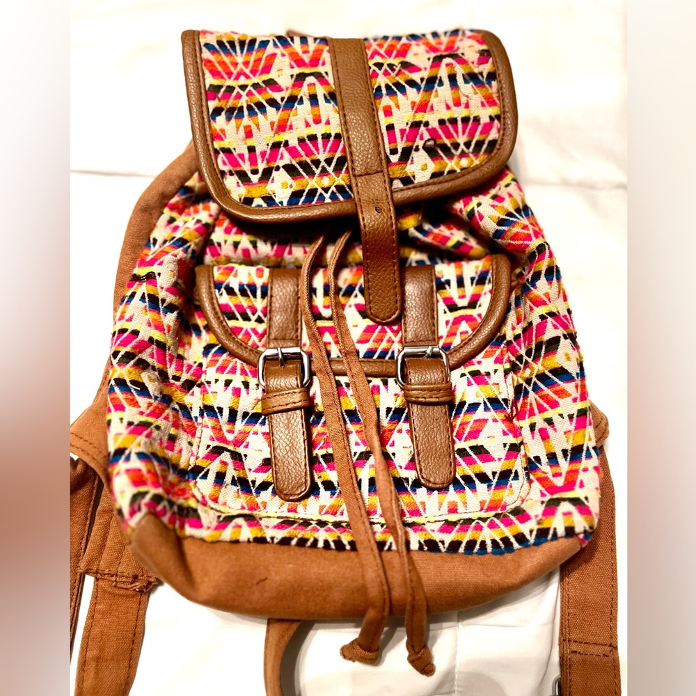 Boho Aztec Southwestern‎ Patterned Brown Accent Women's Backpack w/Drawstring